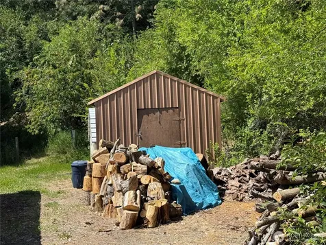 24 Hubbert Road Omak WA 98841