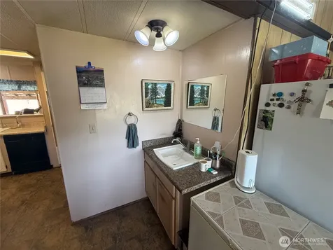 24 Hubbert Road Omak WA 98841