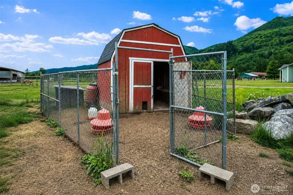 5049 Potter Road Deming WA 98244