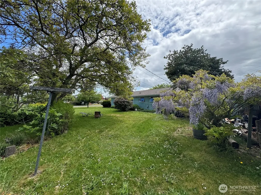 402 W Maple Sequim WA 98382