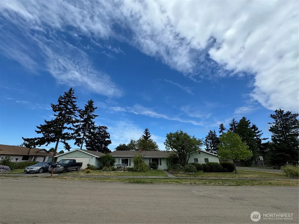 402 W Maple Sequim WA 98382