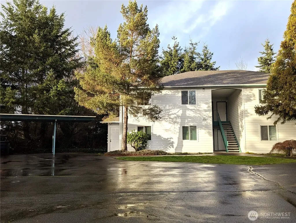 2007 99th Street E Tacoma WA 98445
