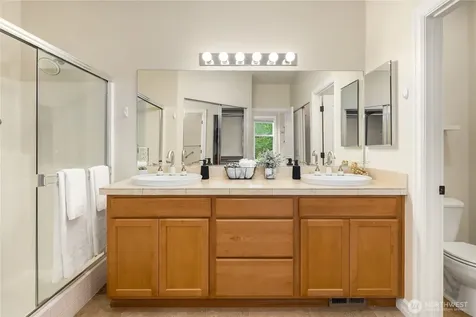 24253 NE Vine Maple Way Redmond WA 98053