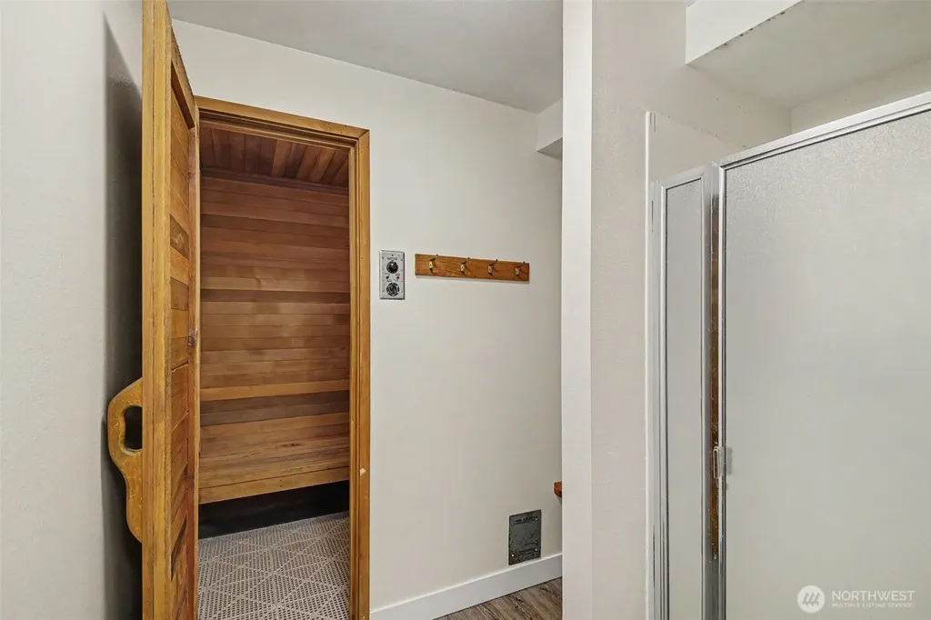 9905 NE 124 Street Kirkland WA 98034