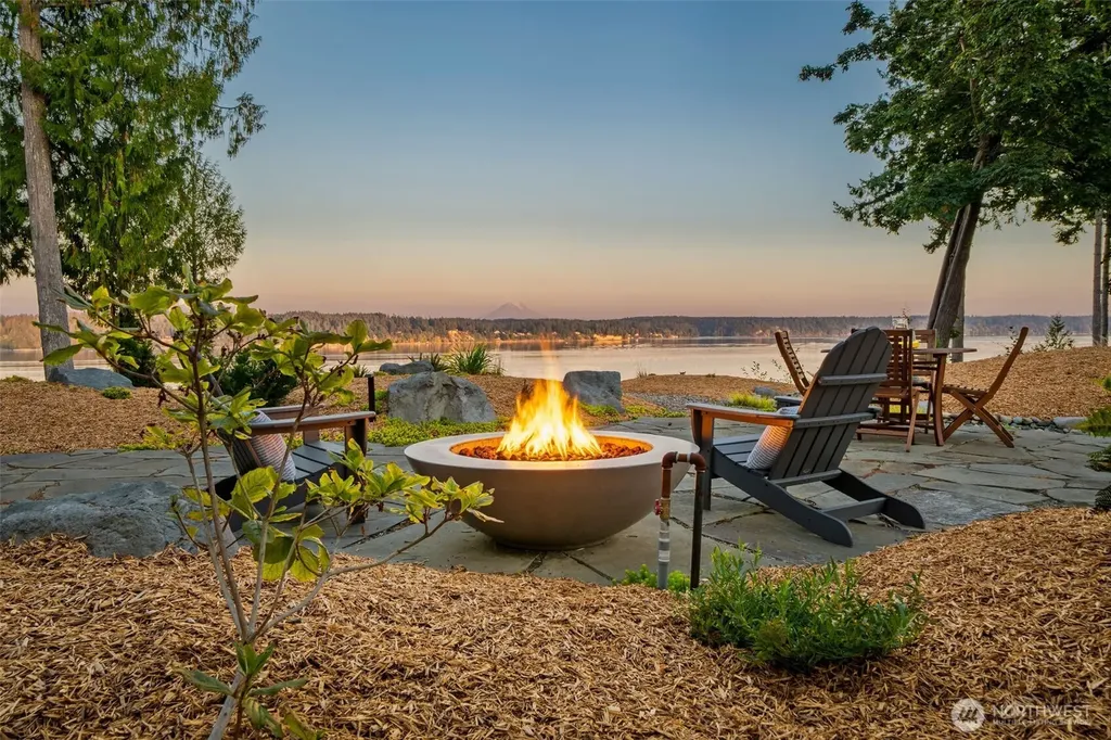 211 E Vineyard Crest Road Grapeview WA 98546