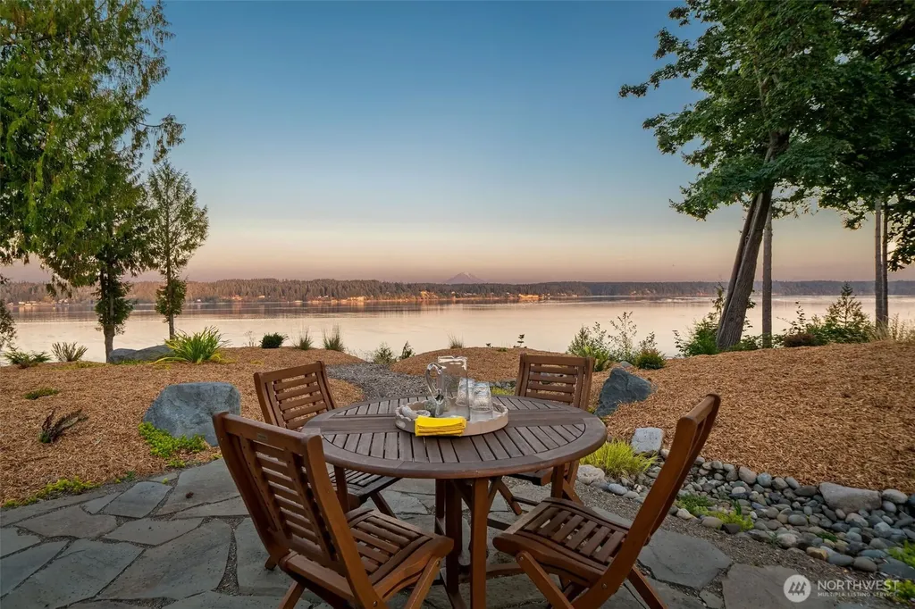211 E Vineyard Crest Road Grapeview WA 98546