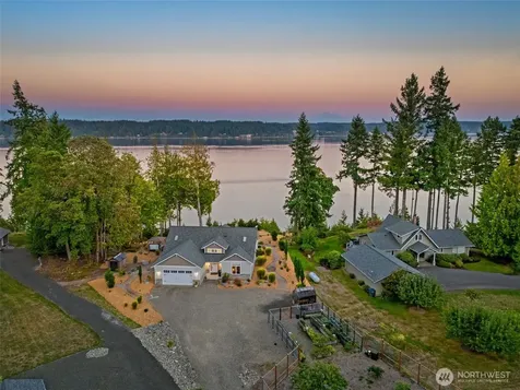 211 E Vineyard Crest Road Grapeview WA 98546