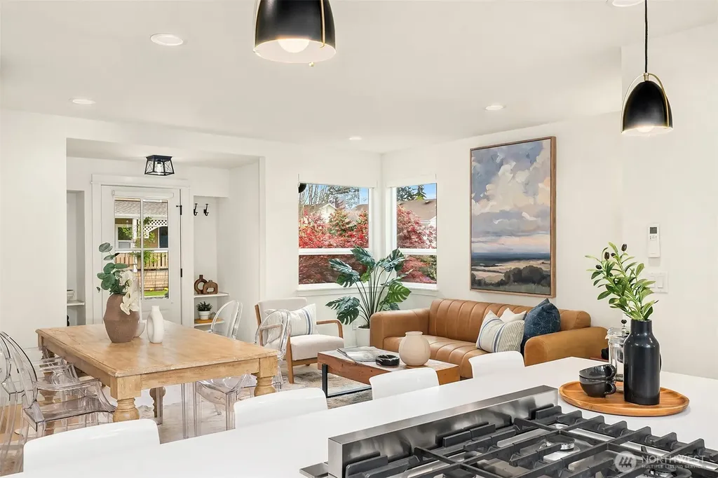 8913 8th Avenue NE Seattle WA 98115