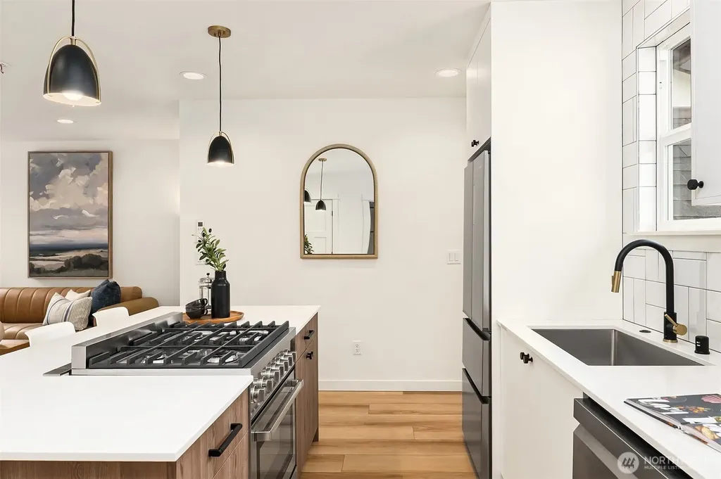 8913 8th Avenue NE Seattle WA 98115