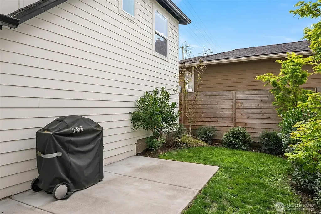 8913 8th Avenue NE Seattle WA 98115