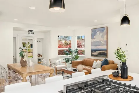 8913 8th Avenue NE Seattle WA 98115