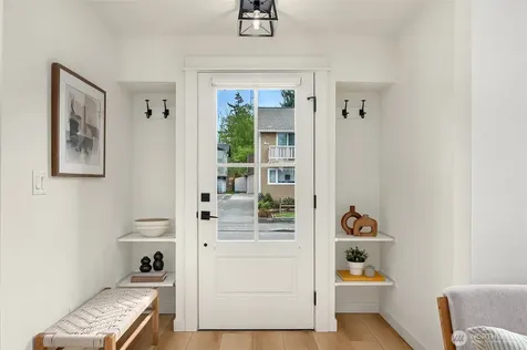 8913 8th Avenue NE Seattle WA 98115