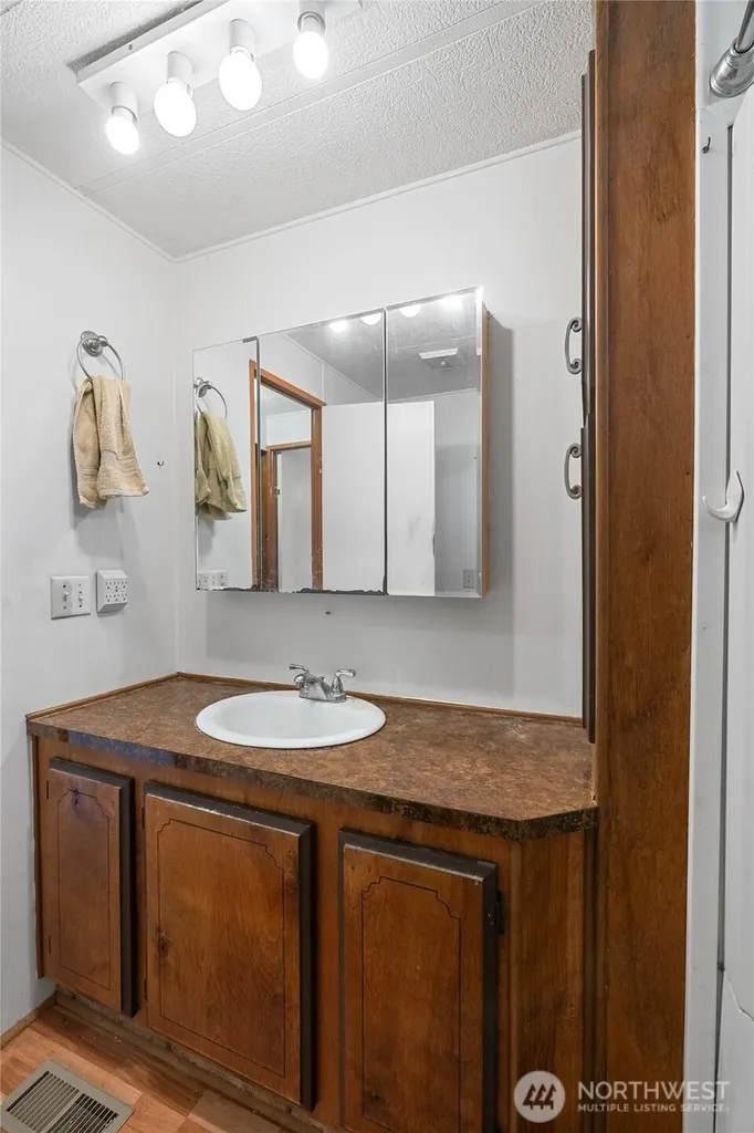 7 N Rosemary Lane Elma WA 98541