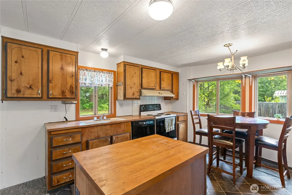 7 N Rosemary Lane Elma WA 98541