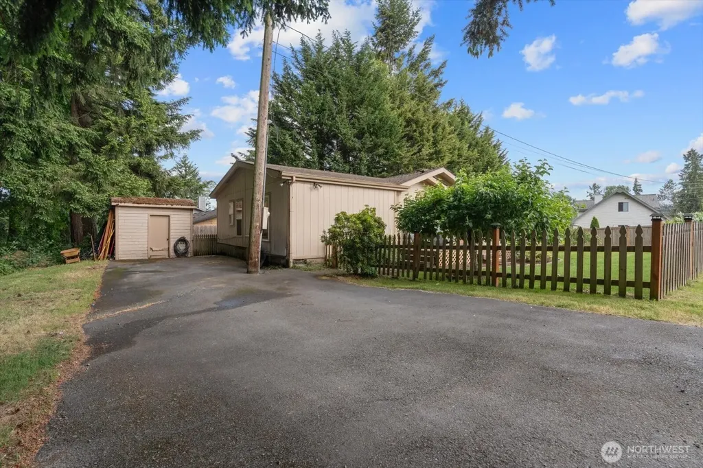 18612 72nd Avenue NE Kenmore WA 98028