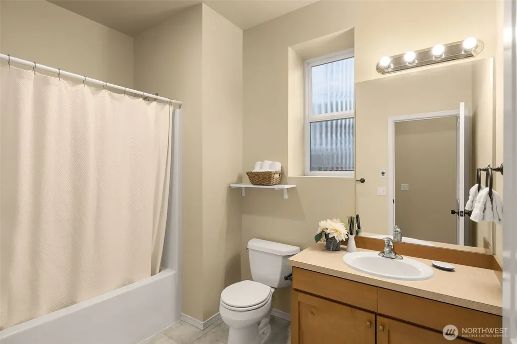 8360 Loyal Way NW Seattle WA 98117