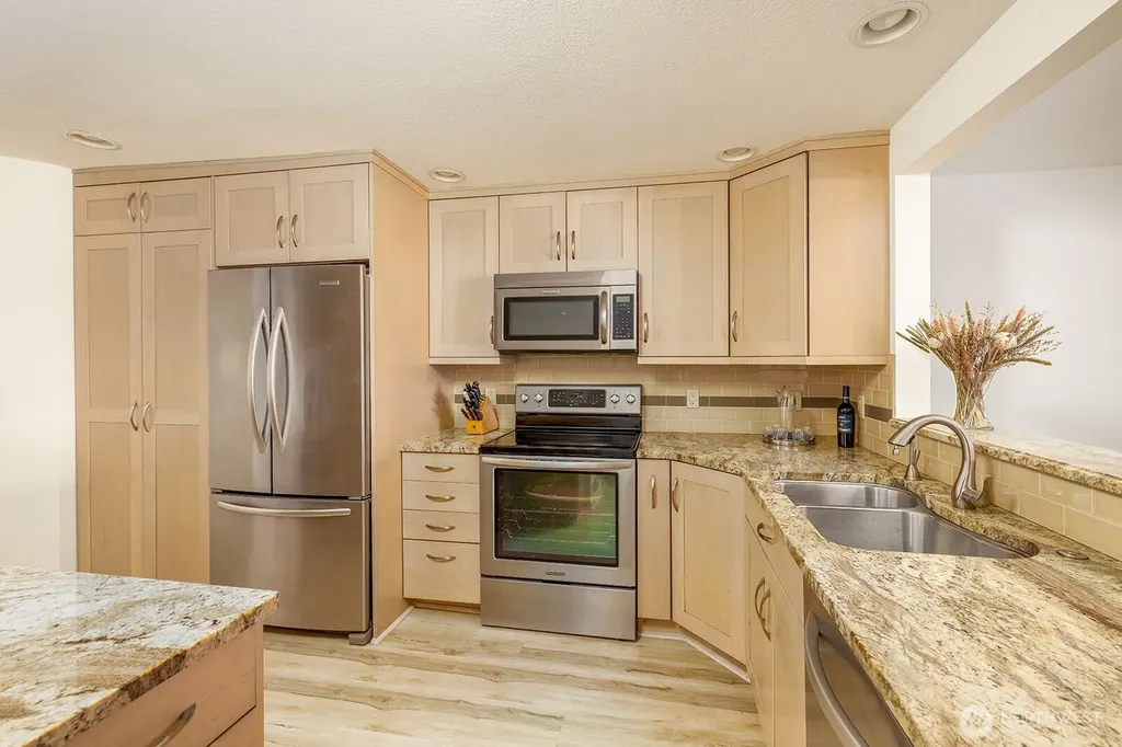 500 W Roy Street Seattle WA 98119