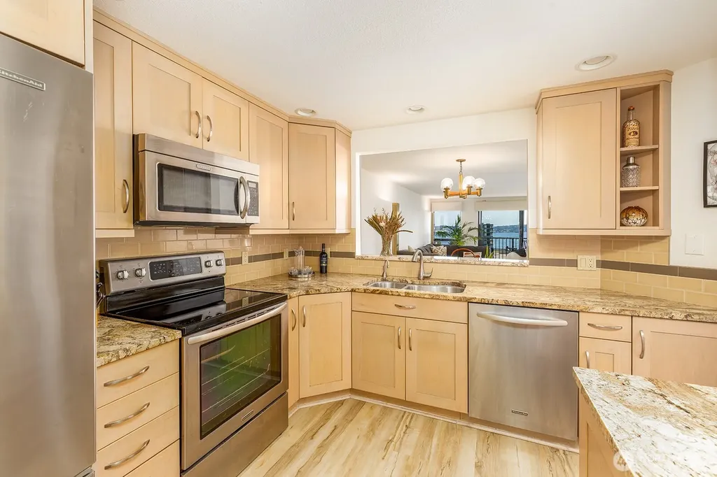 500 W Roy Street Seattle WA 98119