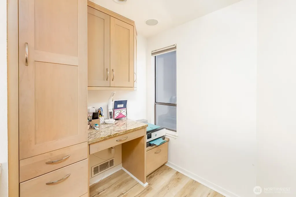 500 W Roy Street Seattle WA 98119
