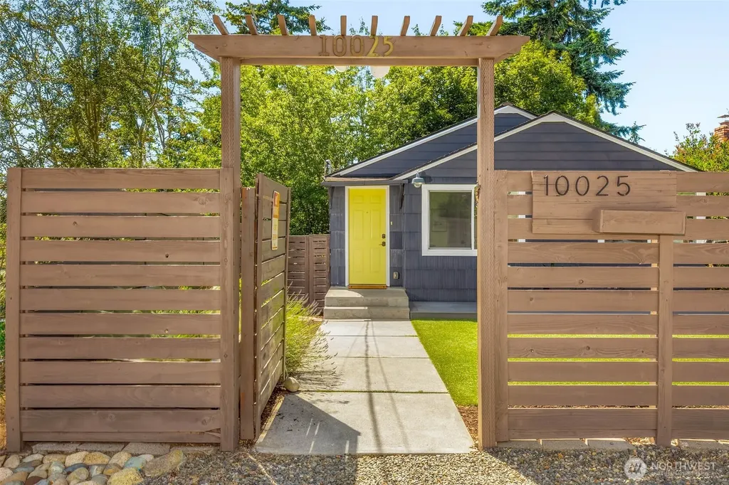 10025 Ashworth Avenue N Seattle WA 98133