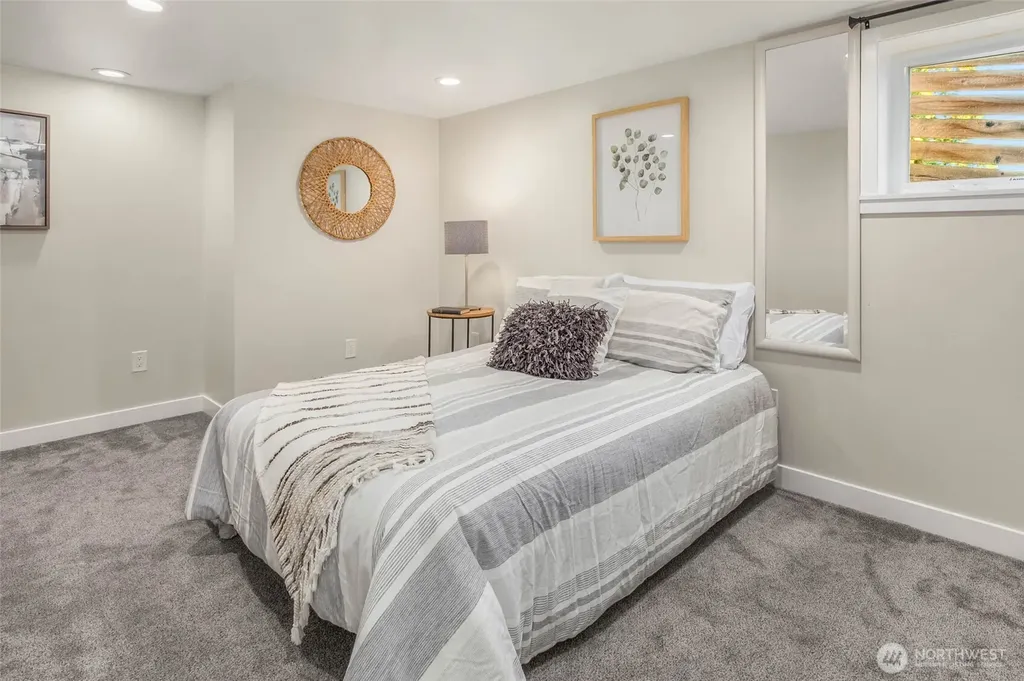 10025 Ashworth Avenue N Seattle WA 98133