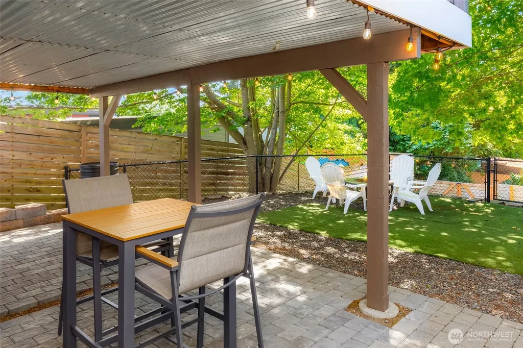 10025 Ashworth Avenue N Seattle WA 98133