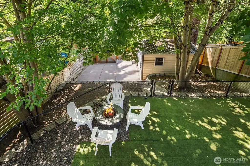 10025 Ashworth Avenue N Seattle WA 98133