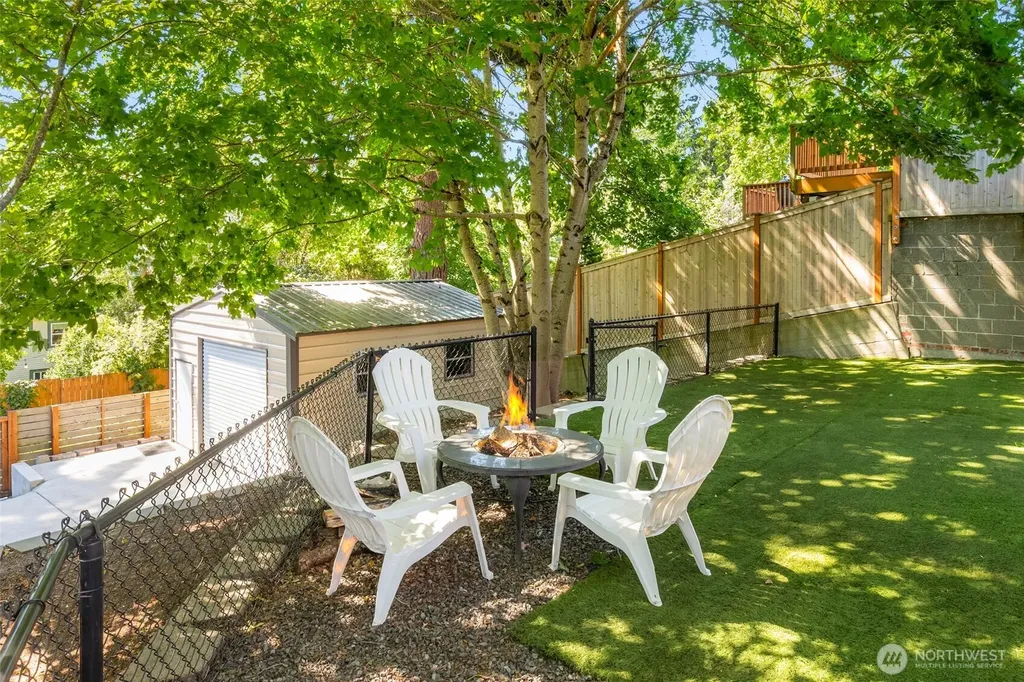 10025 Ashworth Avenue N Seattle WA 98133