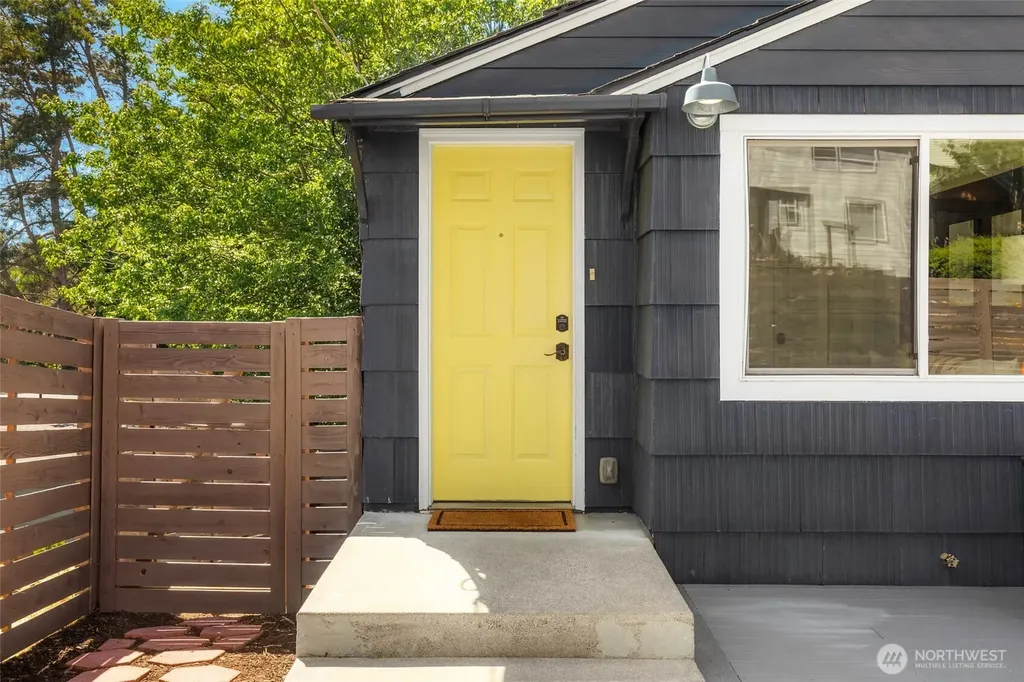 10025 Ashworth Avenue N Seattle WA 98133
