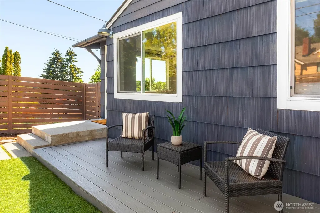 10025 Ashworth Avenue N Seattle WA 98133