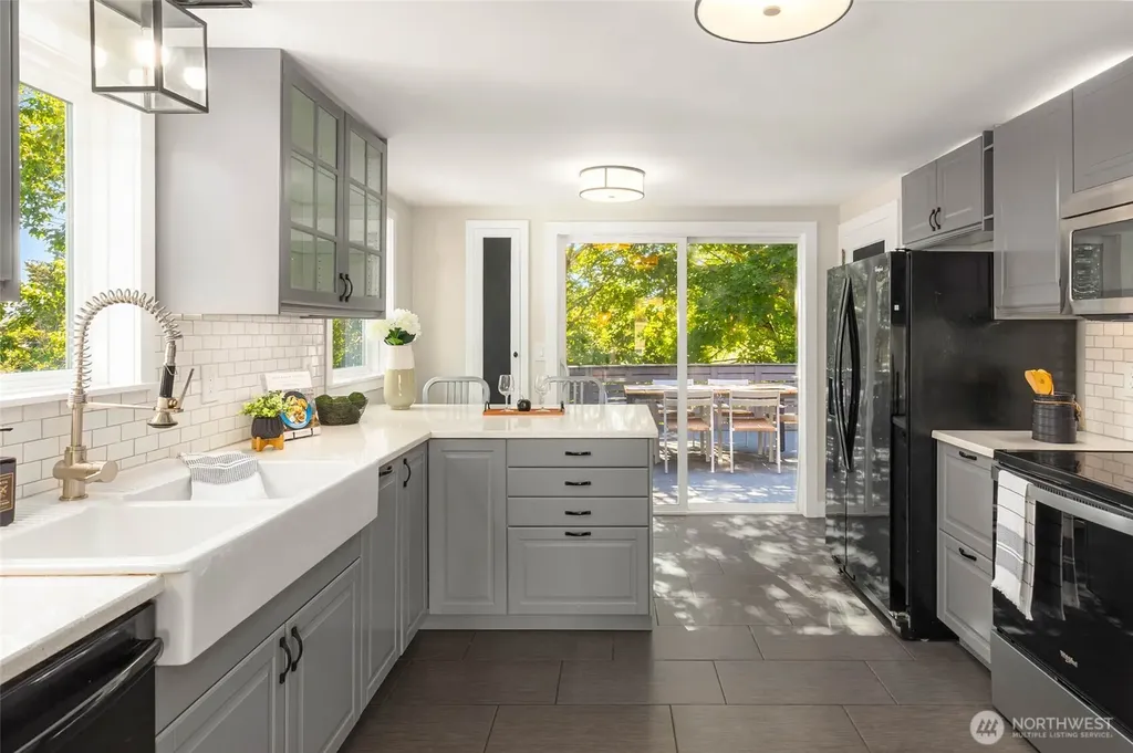 10025 Ashworth Avenue N Seattle WA 98133