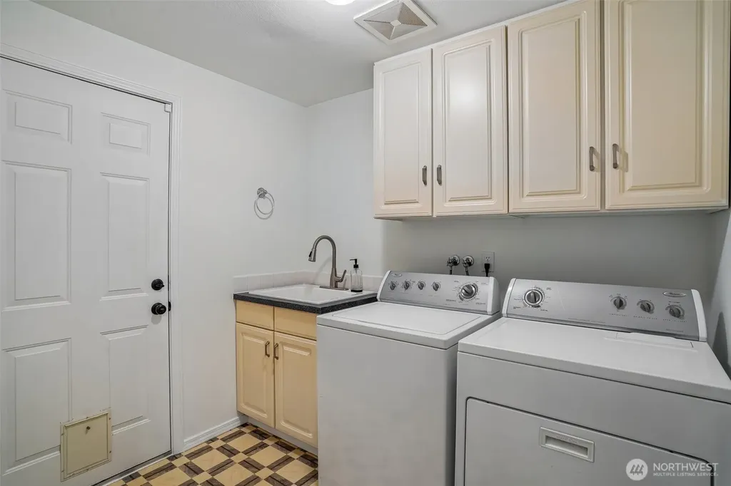 1213 N Frace Street Tacoma WA 98406