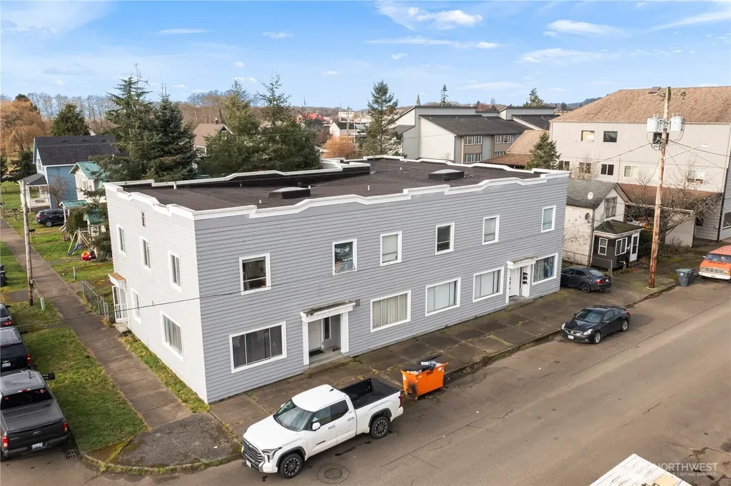 1020 J Street Hoquiam WA 98550