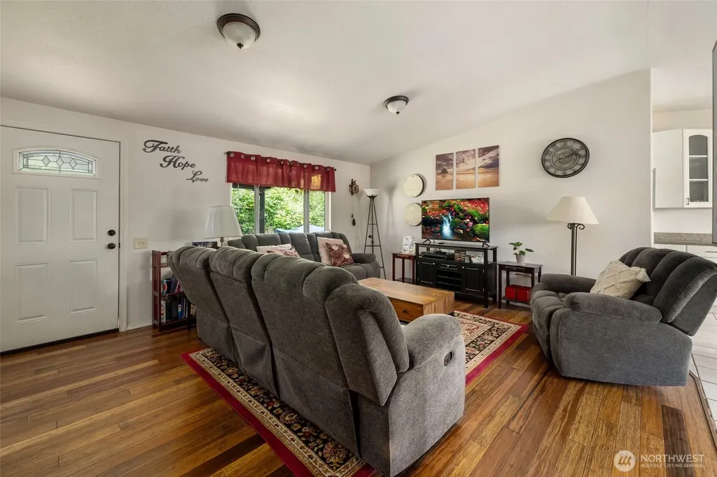 1030 Timber Lane Freeland WA 98249