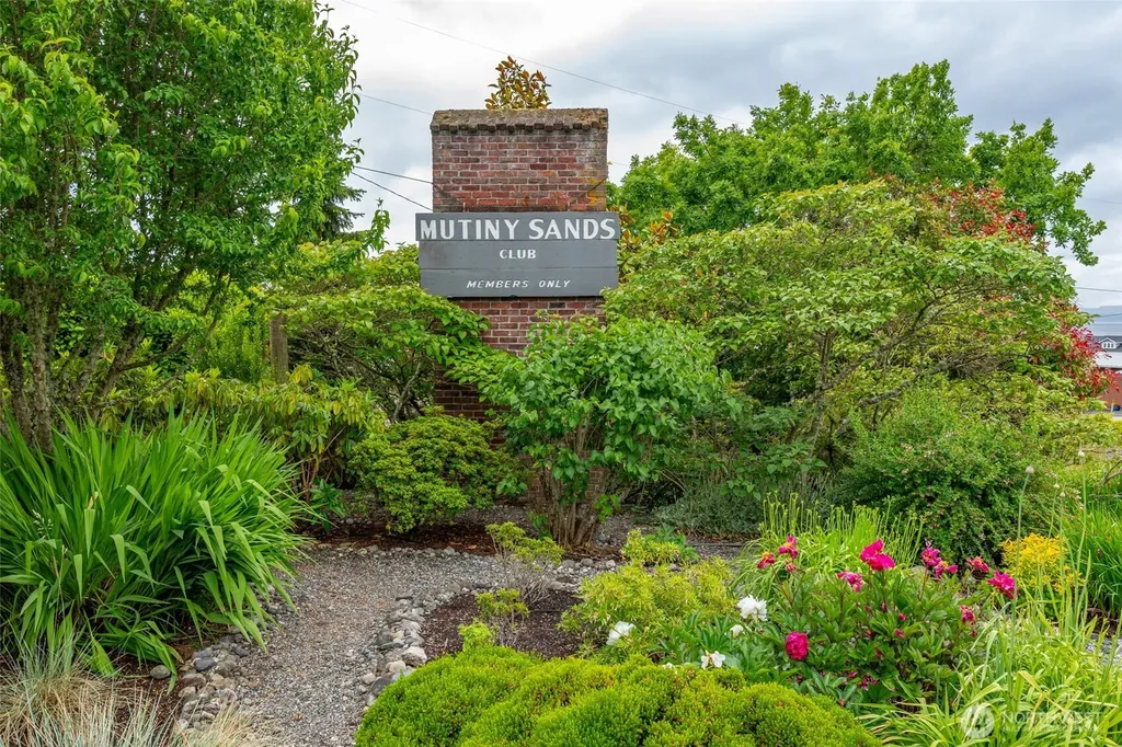 1030 Timber Lane Freeland WA 98249