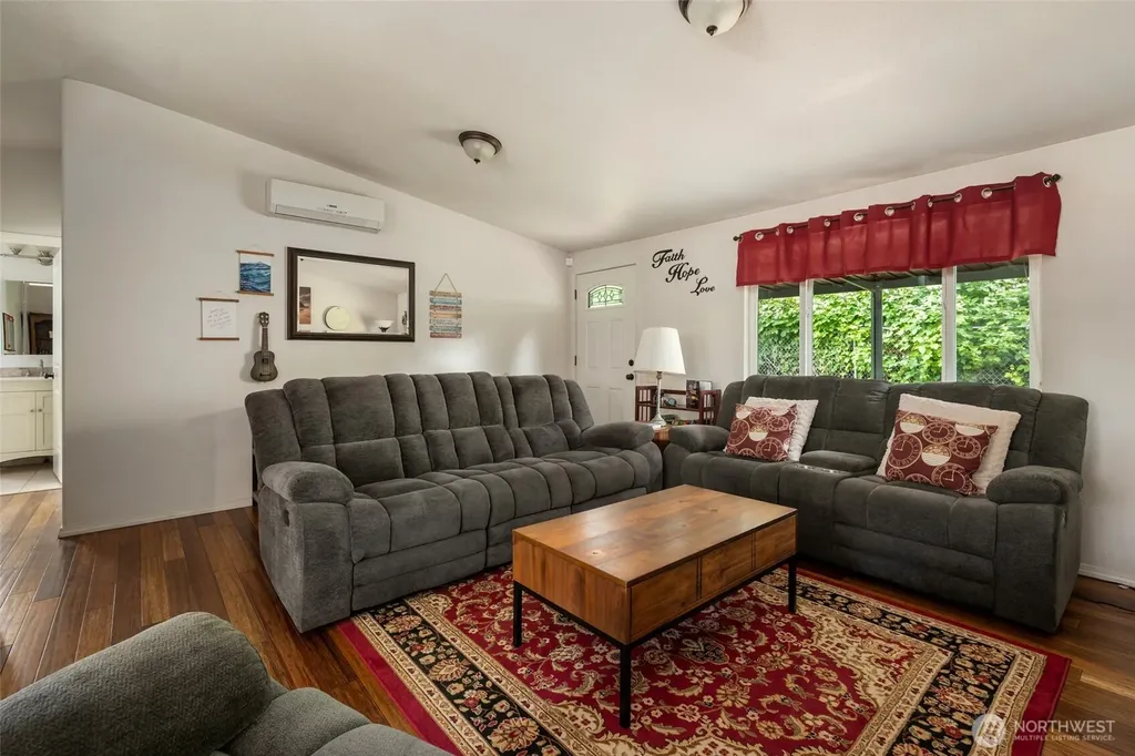 1030 Timber Lane Freeland WA 98249