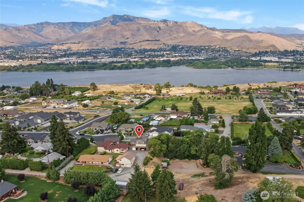 3143 NW Delcon Court East Wenatchee WA 98802