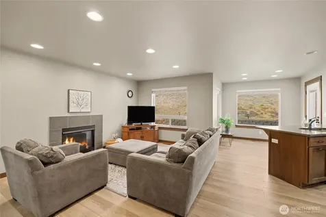 3143 NW Delcon Court East Wenatchee WA 98802