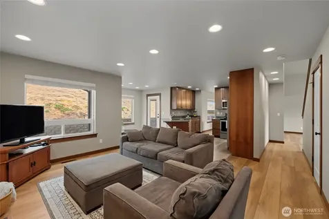 3143 NW Delcon Court East Wenatchee WA 98802