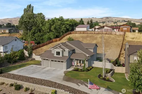 3143 NW Delcon Court East Wenatchee WA 98802