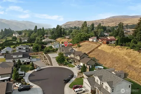 3143 NW Delcon Court East Wenatchee WA 98802