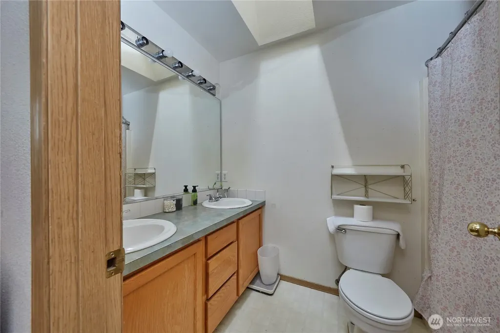 6804 E 132nd Street Court Puyallup WA 98373