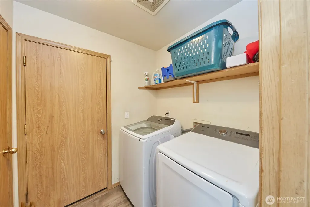 6804 E 132nd Street Court Puyallup WA 98373