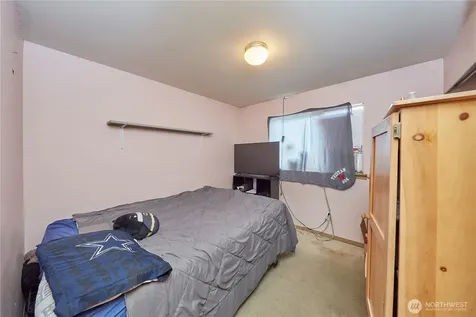 6804 E 132nd Street Court Puyallup WA 98373
