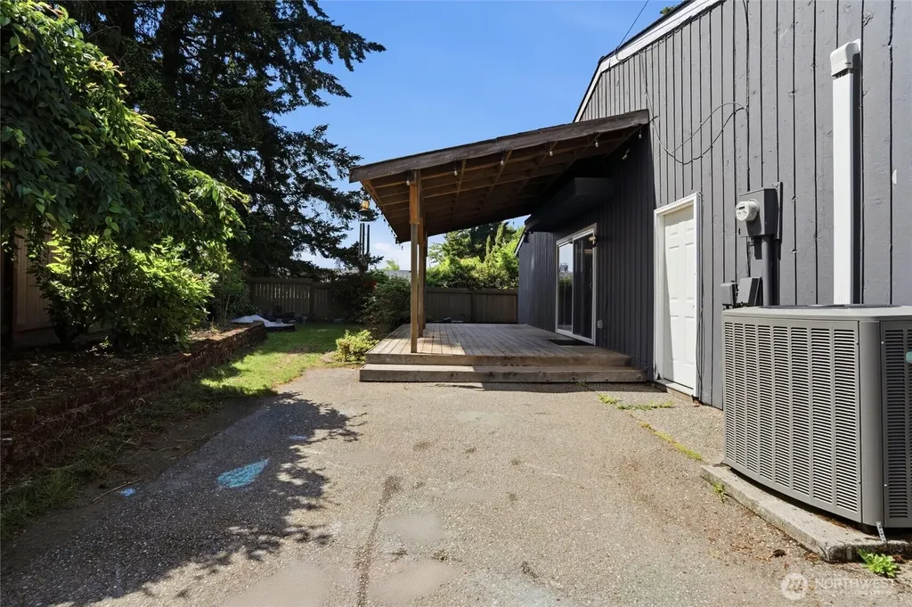 2440 Lincoln Avenue SE Port Orchard WA 98366