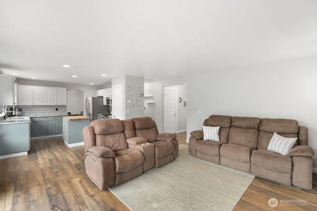 18811 46th Avenue NE Arlington WA 98223
