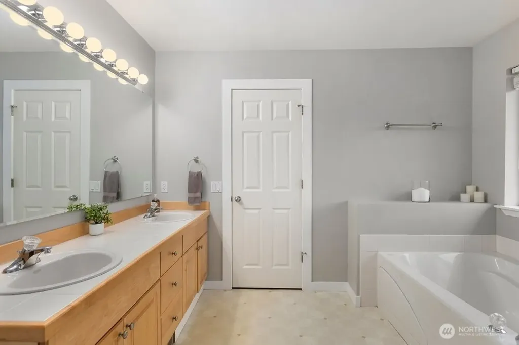 18811 46th Avenue NE Arlington WA 98223