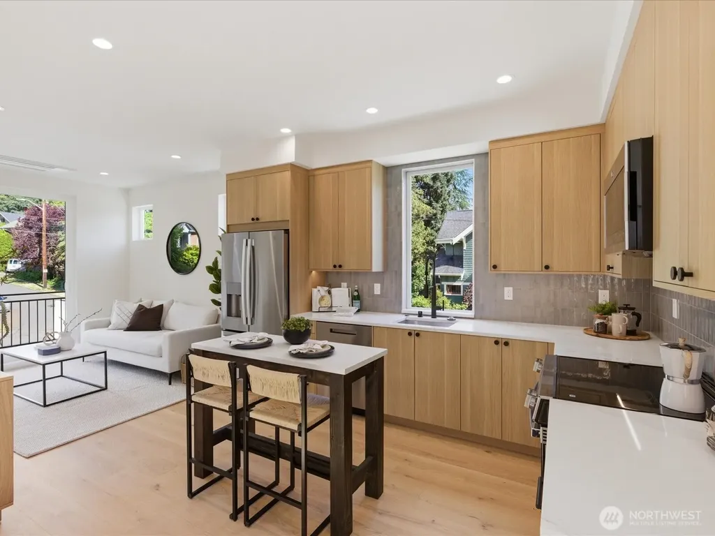 1972 25th Avenue E Seattle WA 98112