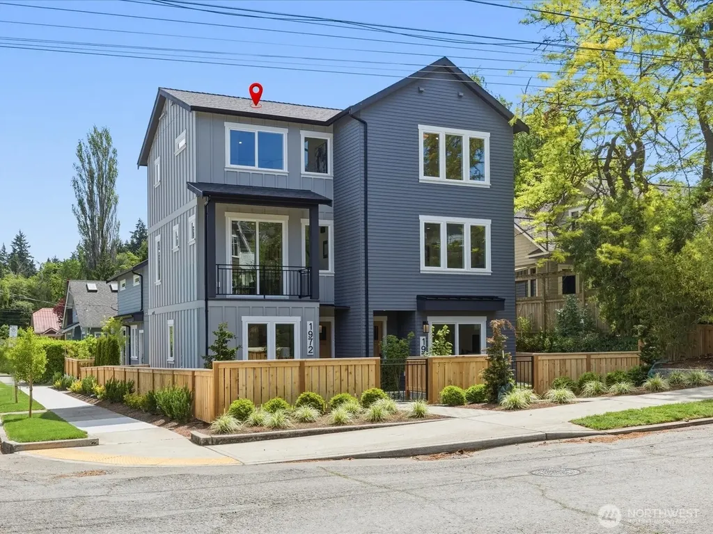 1972 25th Avenue E Seattle WA 98112