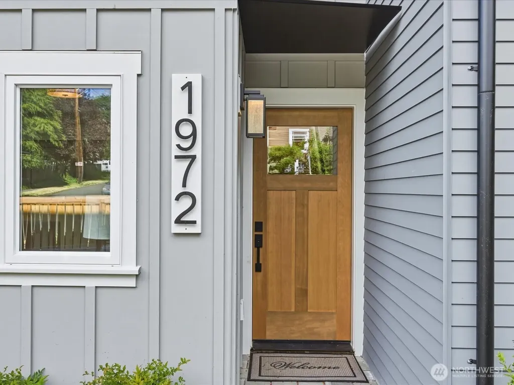 1972 25th Avenue E Seattle WA 98112